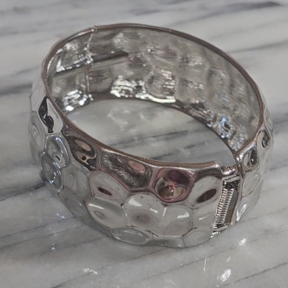 Silver Tone Hammered Indented Hinged Bracelet measurements in pics